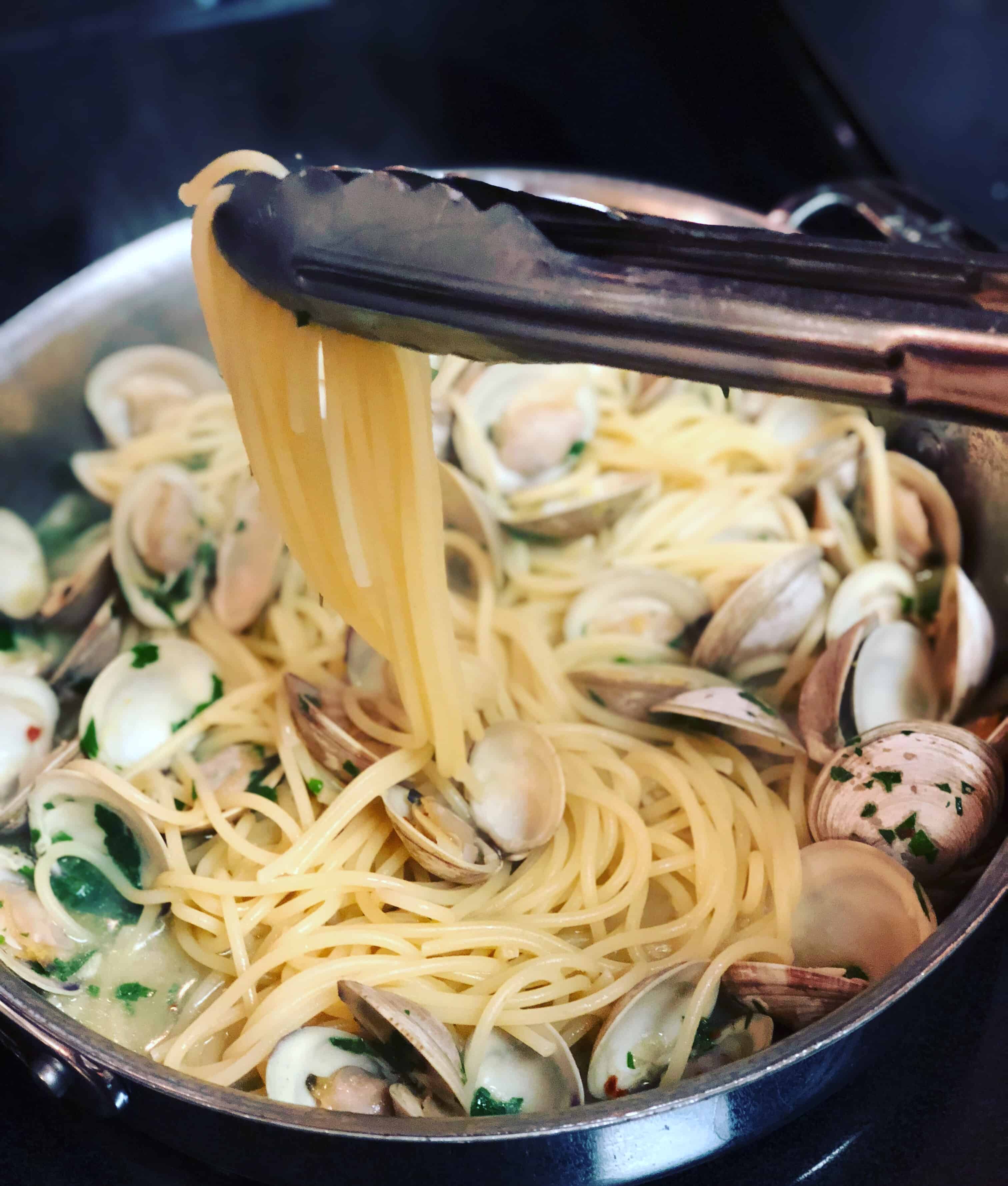 SPAGHETTI WITH CLAMS SEAFOOD DISH PASTA