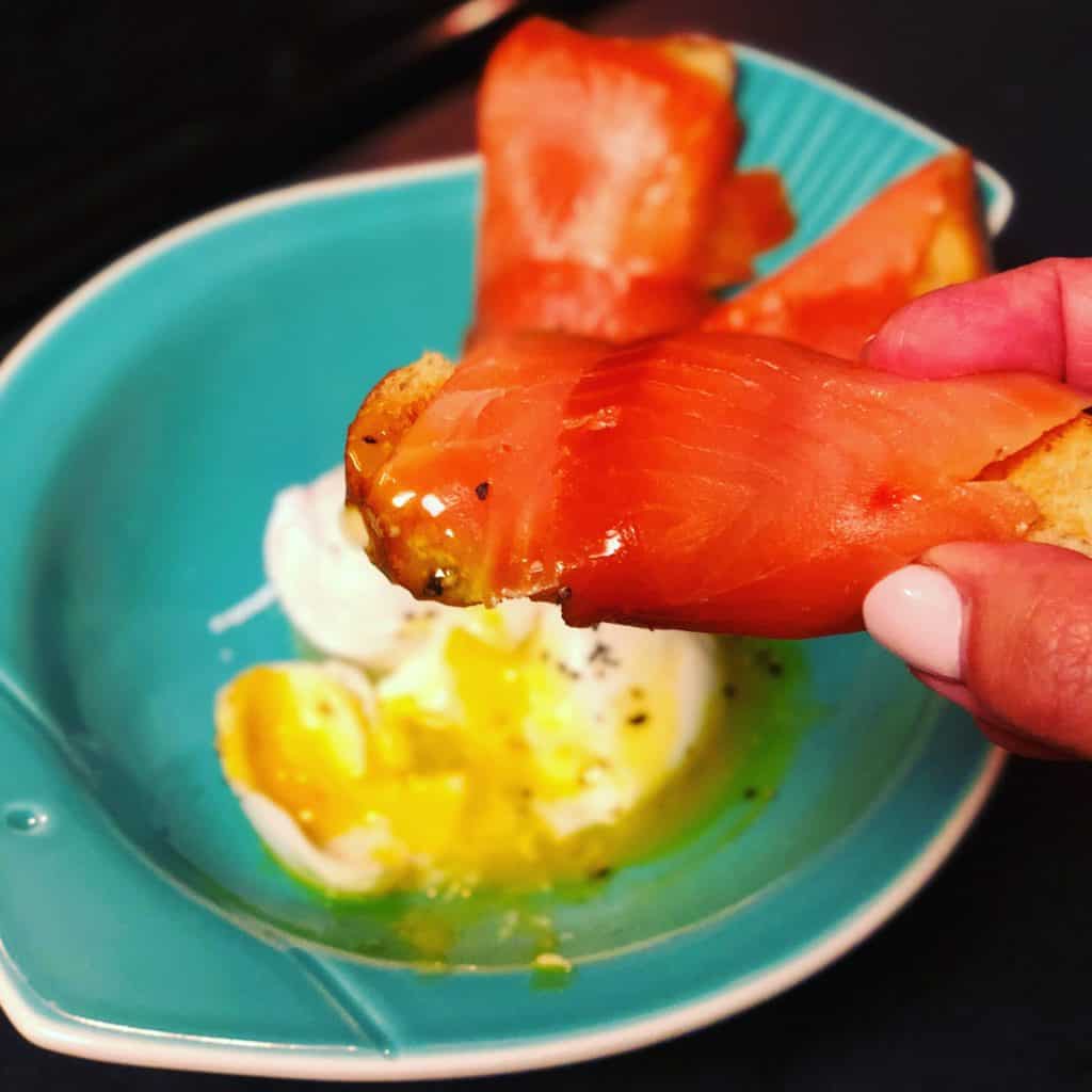 poached eggs with smoked salmon toast points