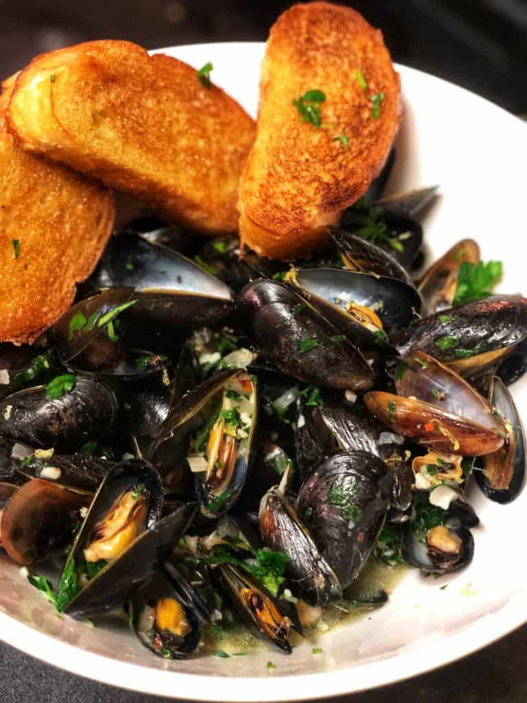 STEAMED MUSSELS WITH WHITE WINE AND GARLIC Carolina Meat & Fish Co.