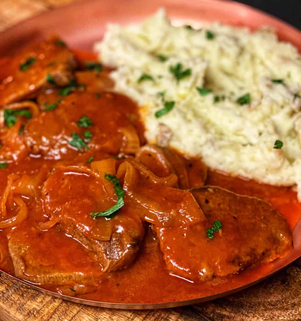 STEAK WITH RED GRAVY COMFORT FOOD SLOW COOKING