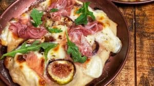 three mini Prosciutto and Fig pizzas
