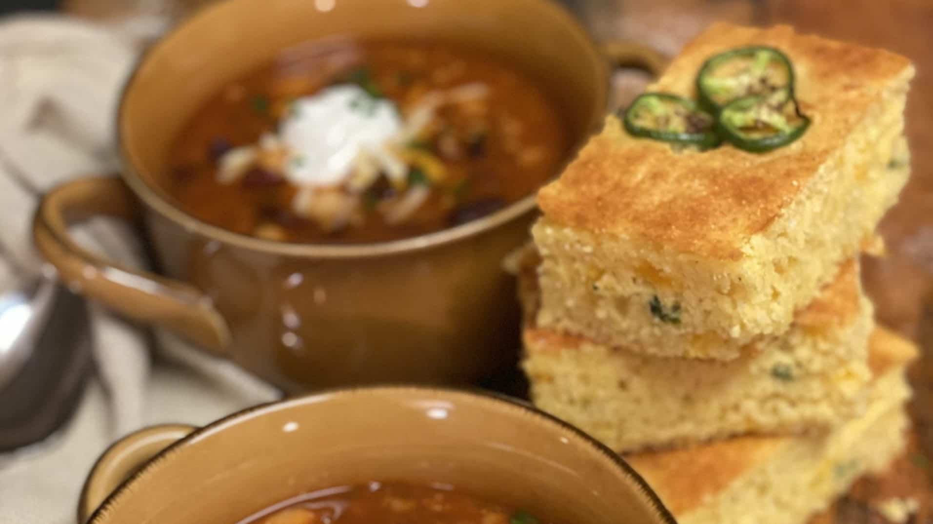 JALAPEÑO CHEDDAR SKILLET CORNBREAD | SOUTHERN FOOD