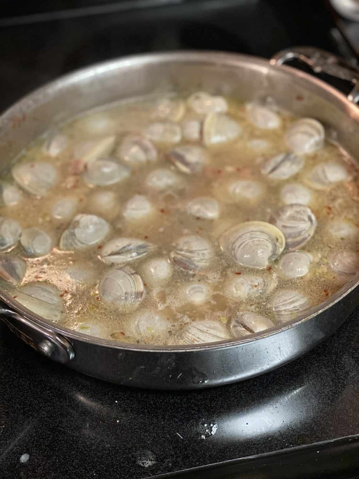 BUCATINI WITH CLAMS PASTA EASY RECIPE