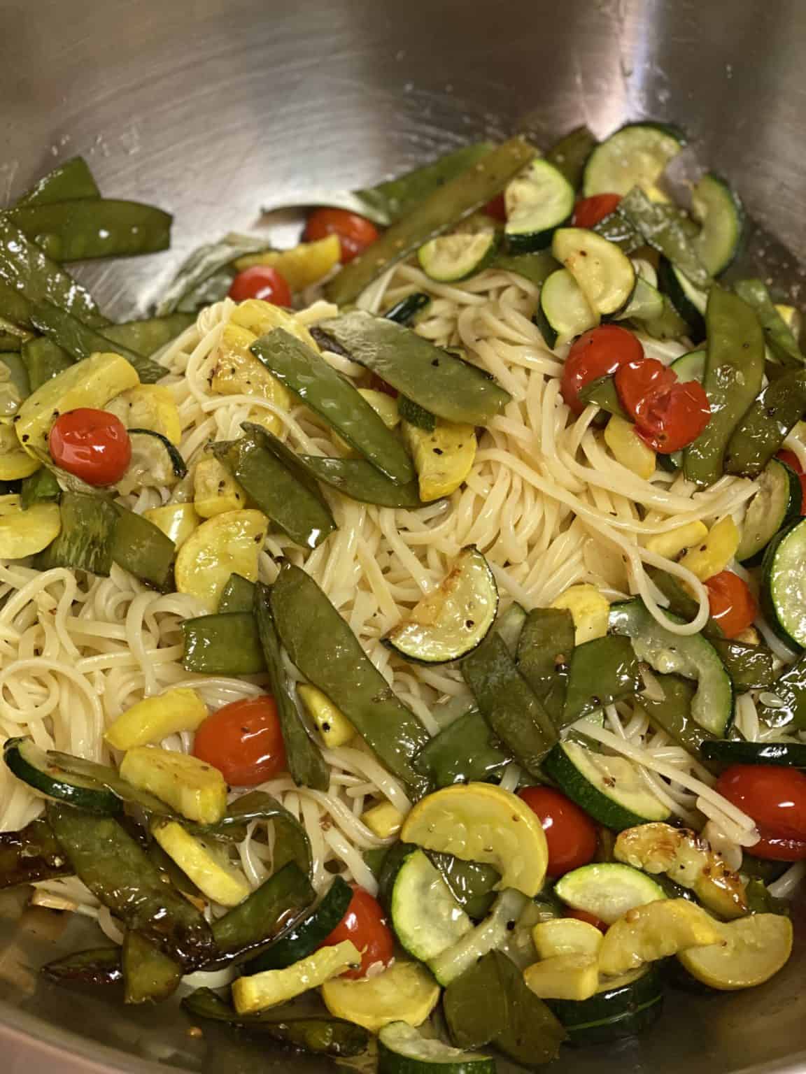 SEARED SCALLOPS WITH SUMMER VEGETABLES PASTA