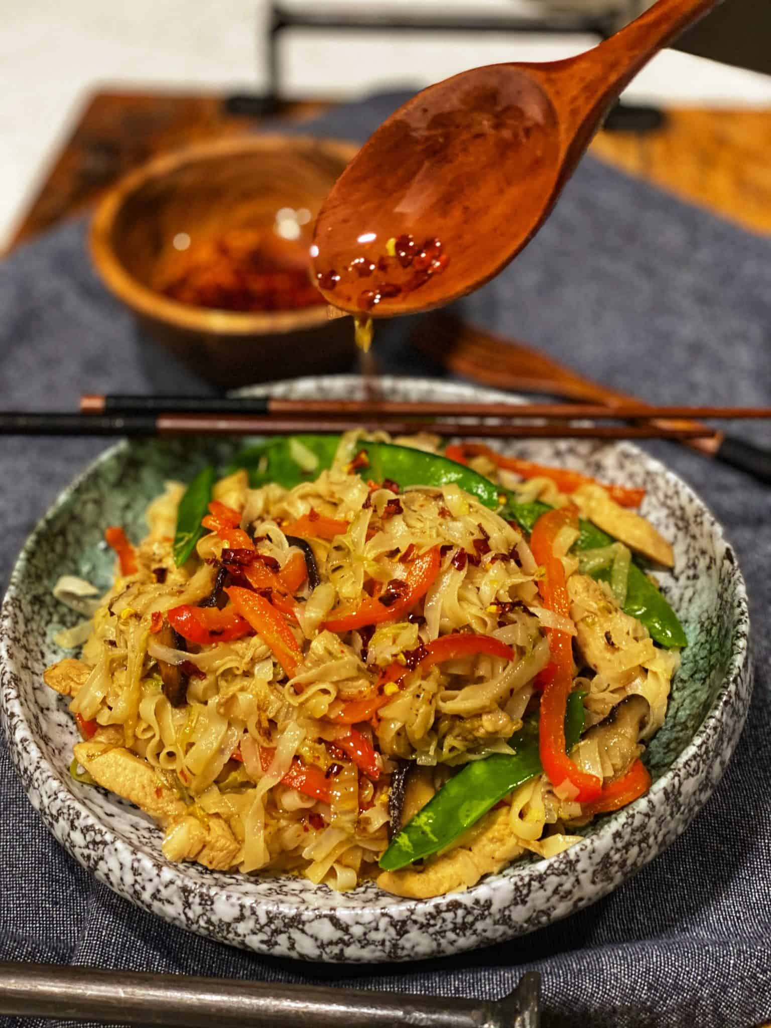 HOT CHILI OIL NOODLES ASIAN FOOD EASY RECIPE