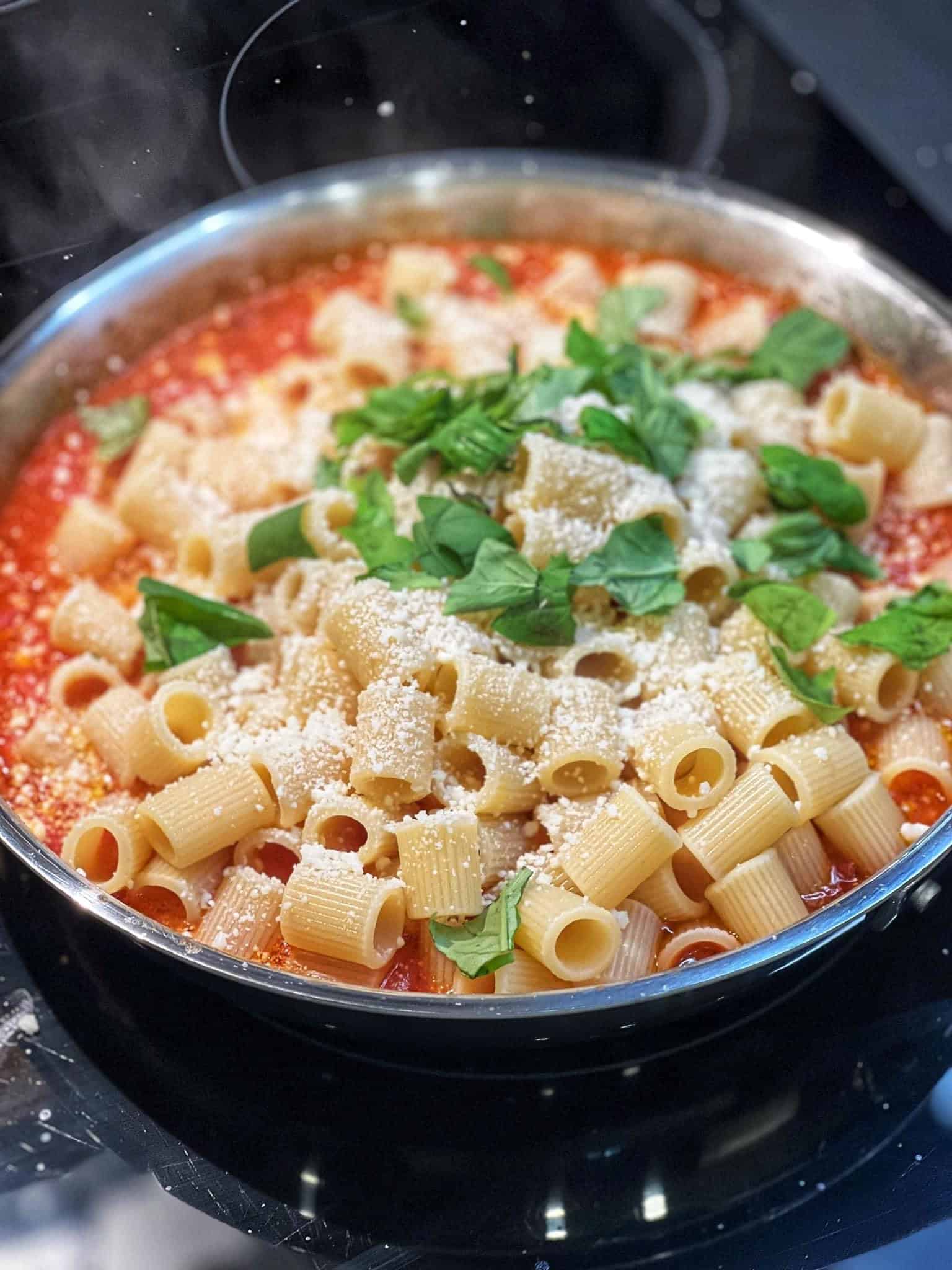 Quick Rigatoni Pasta Pomodoro | Charlotte Fashion Plate